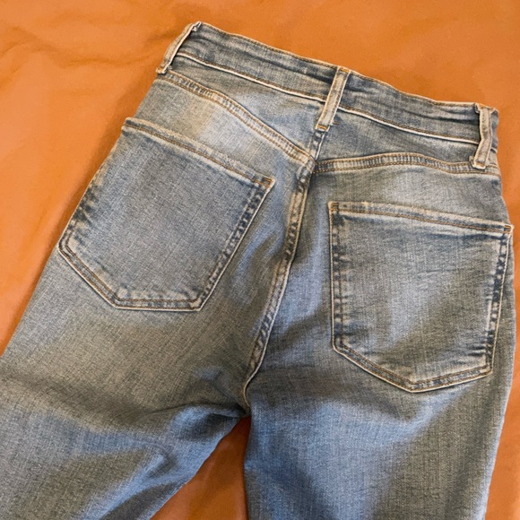 ZARA Cropped Flare Raw Hem Jean - Light Wash - Picture 4 of 4